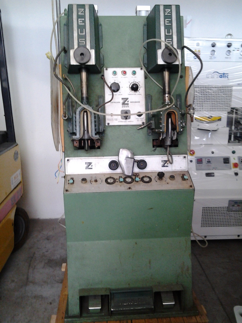 backpart-moulding-machine-zeus-71a-half-upright