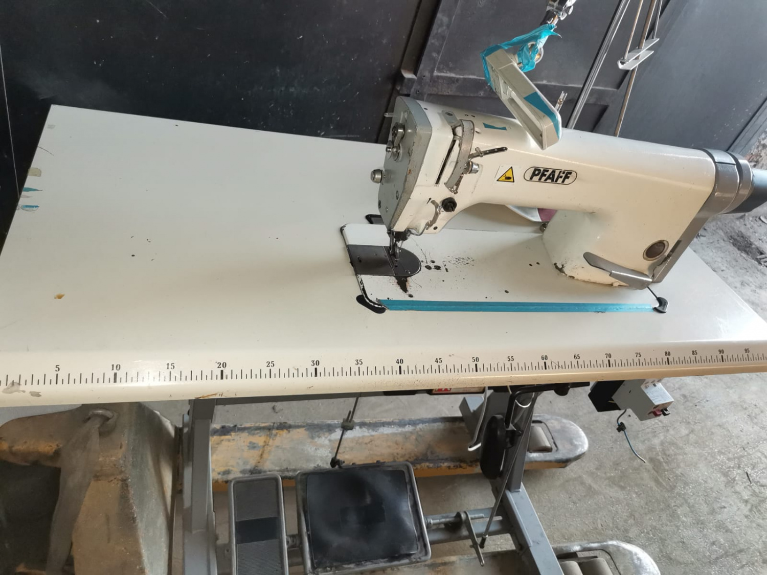 flatbed-sewing-machine-pfaff-100