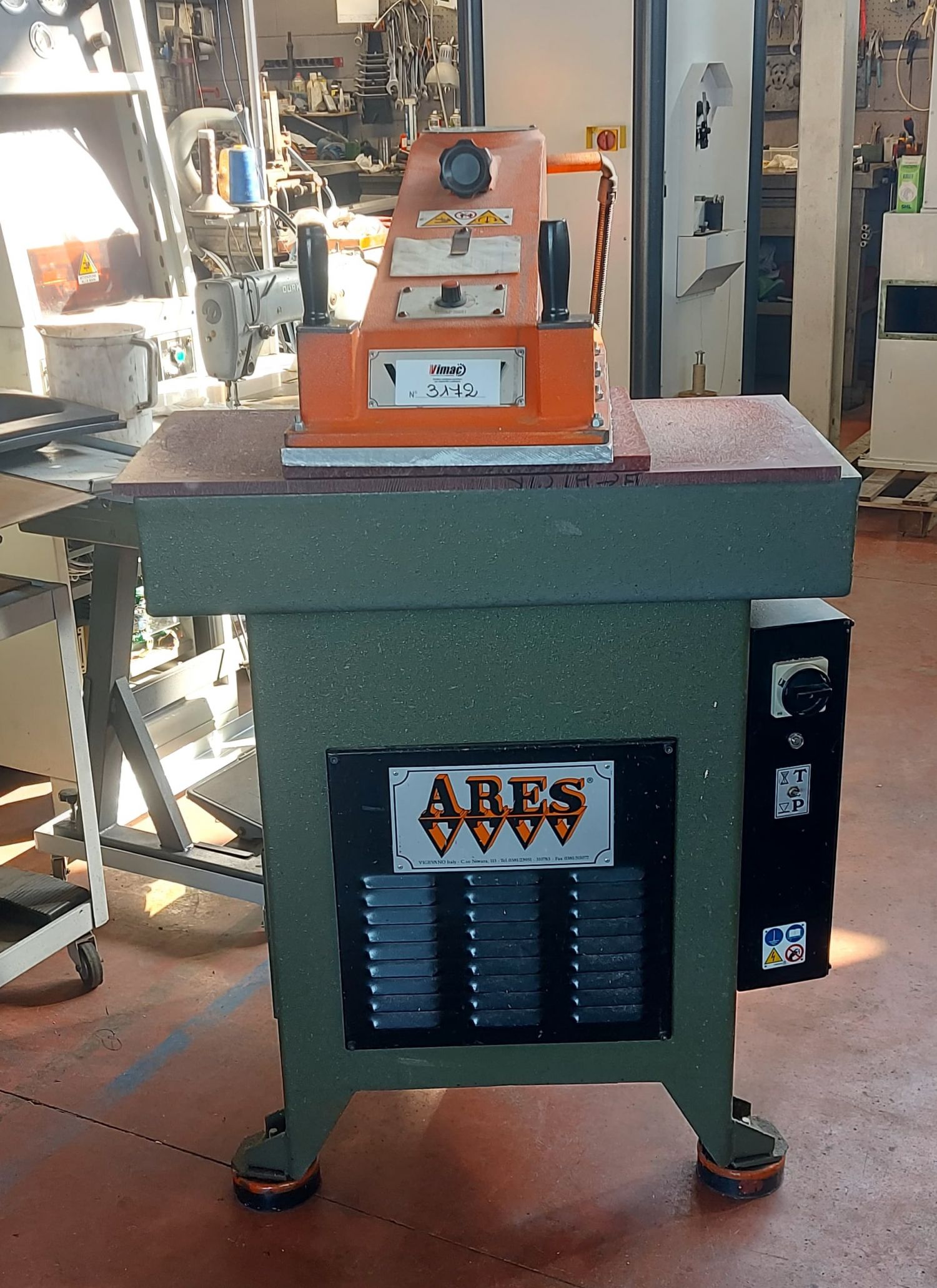 oildynamic-clicking-press-with-turning-arm-ares-f35