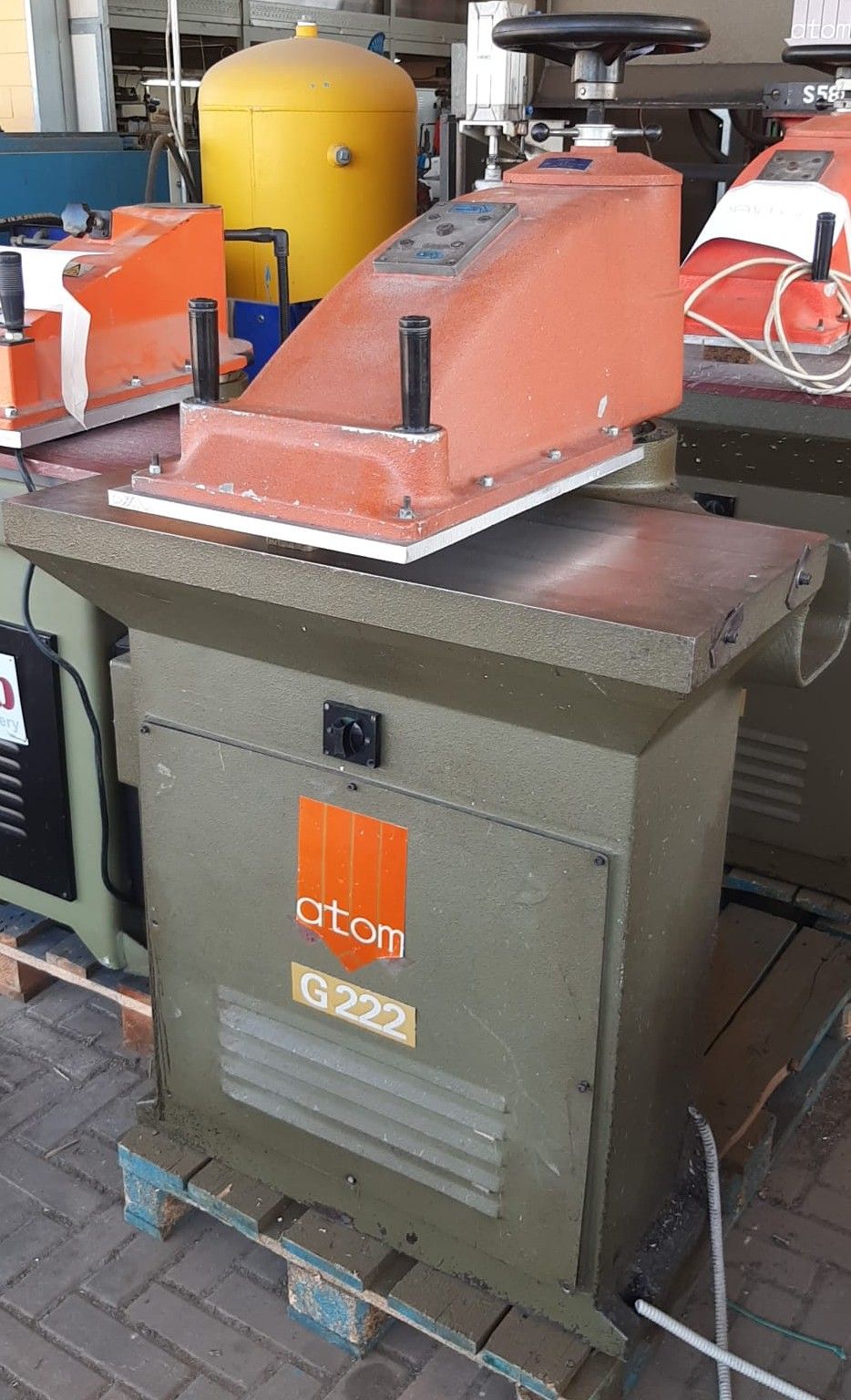 oildynamic-clicking-press-with-turning-arm-atom-g222-svl