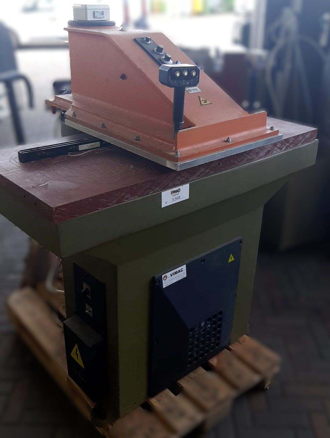 oildynamic-clicking-press-with-turning-arm-atom-s122