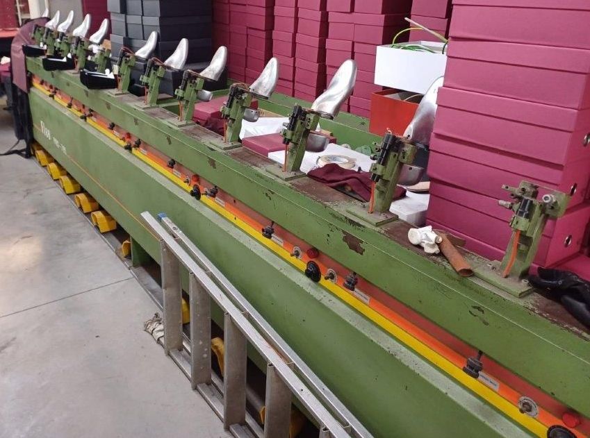 pneumatic-moccasin-ironing-machine