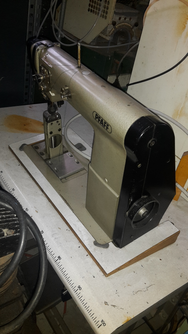 POST BED SEWING MACHINE PFAFF