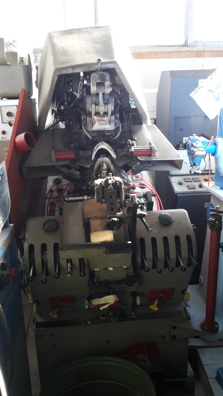 pulling-over-toe-and-forepart-lasting-machine-molina-e-bianchi-sincron-4
