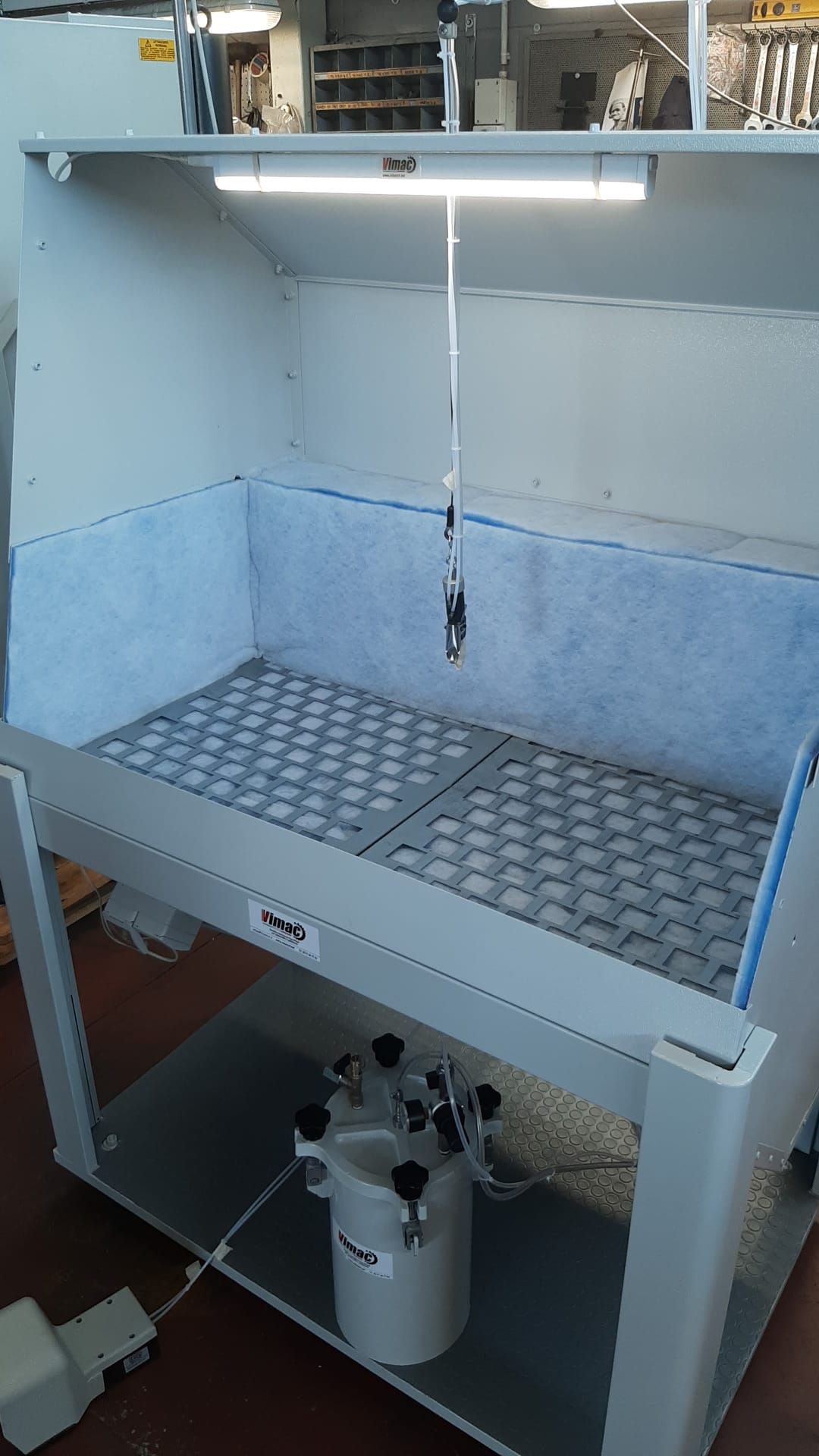 vacuum-bench-for-glue-spraying-intercom-b4-with-s8-ca
